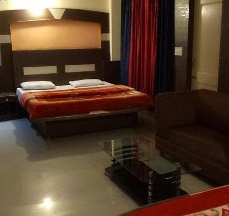 Sky Pie Hotel Дхарамсала Екстериор снимка