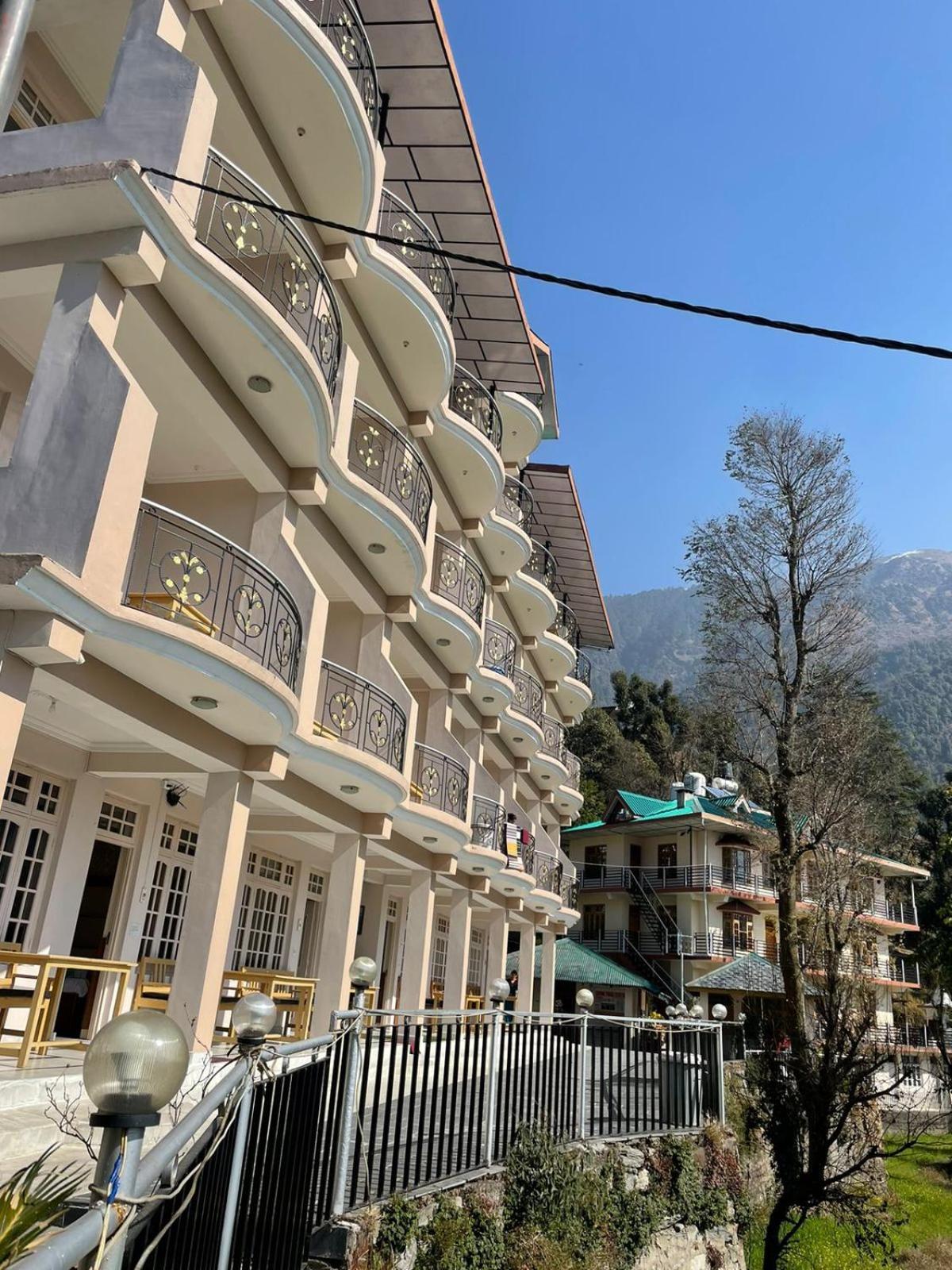 Sky Pie Hotel Дхарамсала Екстериор снимка