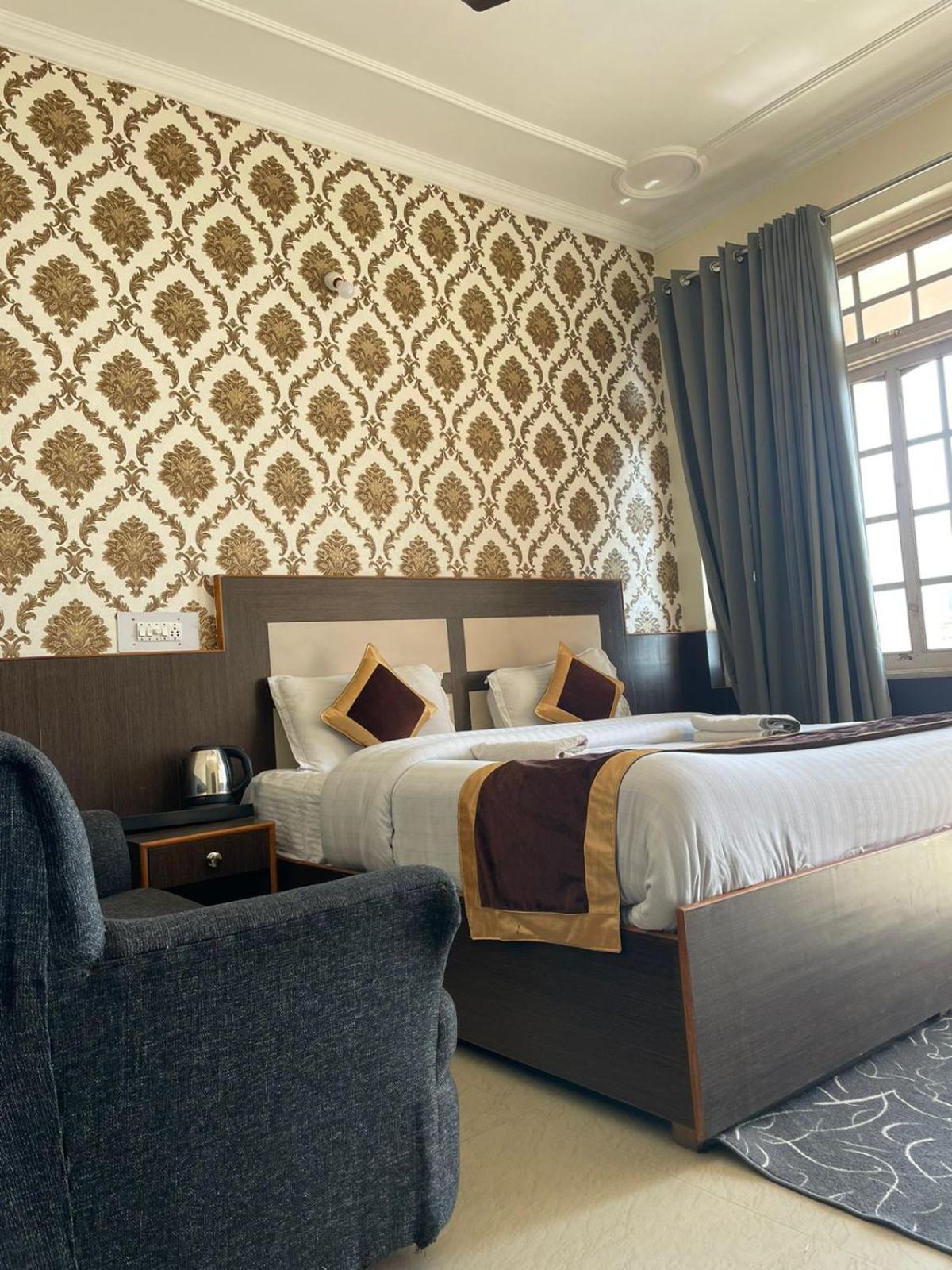 Sky Pie Hotel Дхарамсала Екстериор снимка
