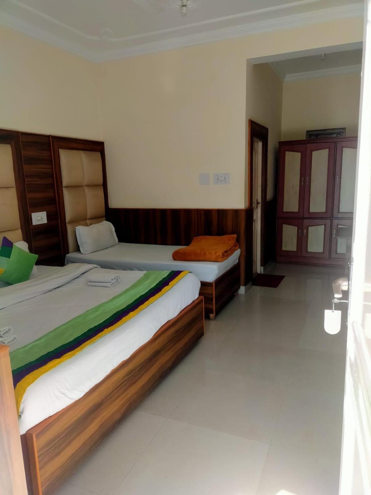 Sky Pie Hotel Дхарамсала Екстериор снимка