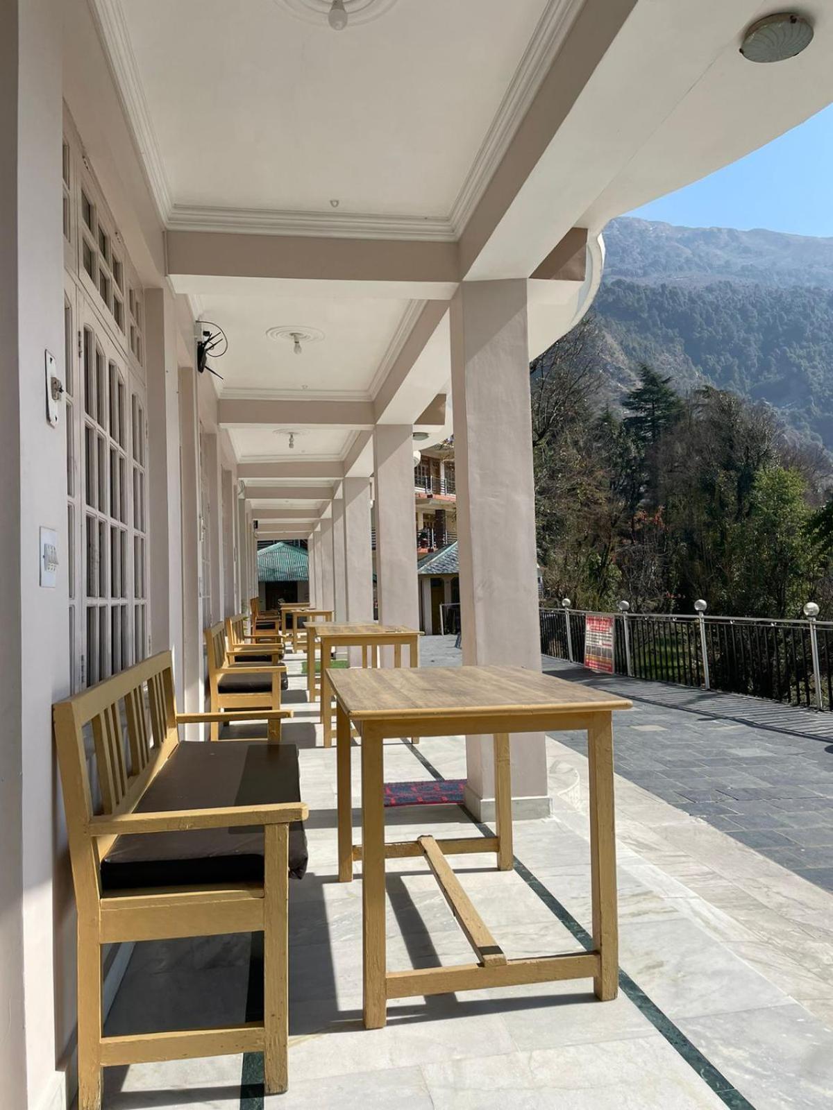 Sky Pie Hotel Дхарамсала Екстериор снимка