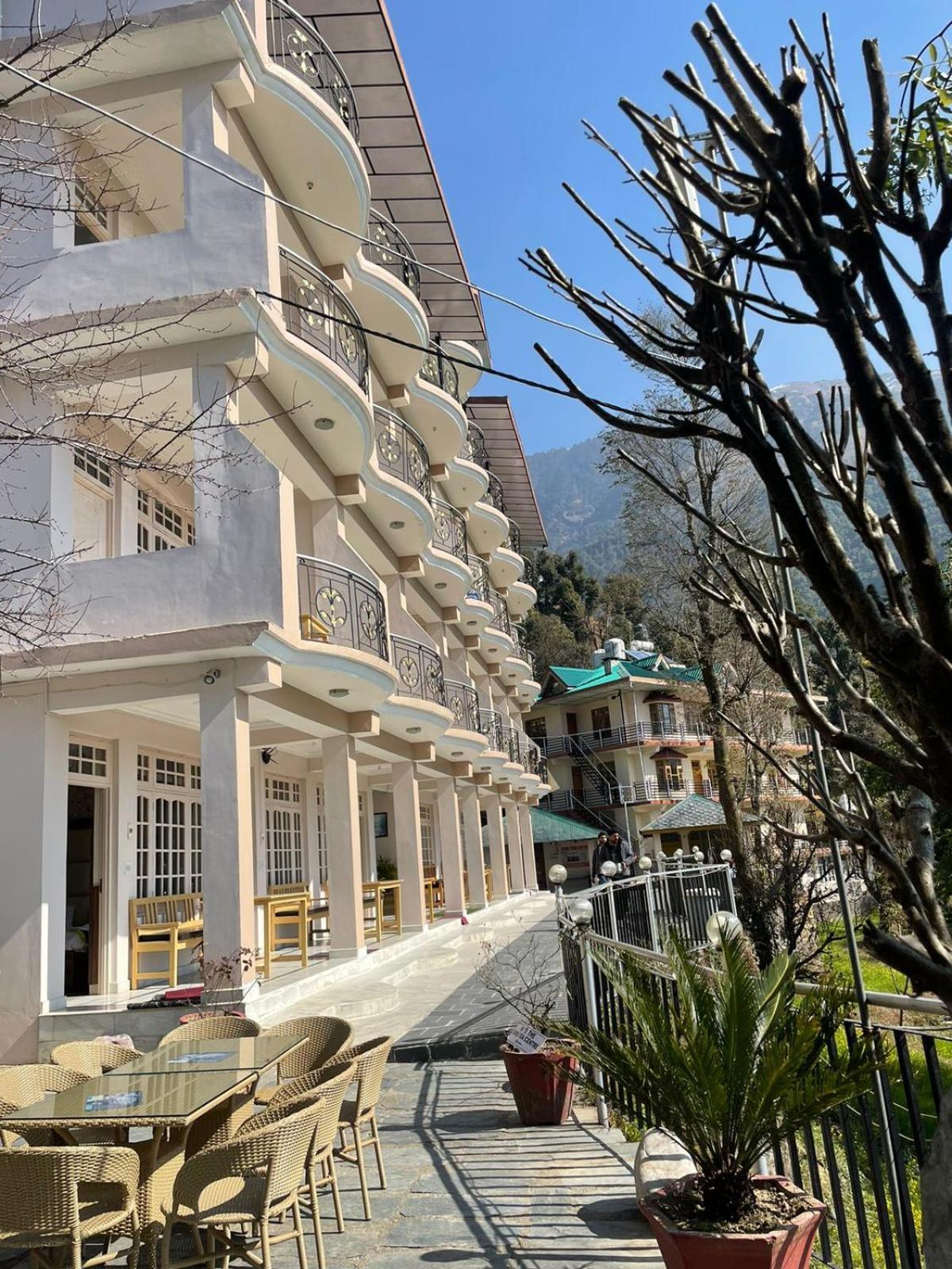 Sky Pie Hotel Дхарамсала Екстериор снимка
