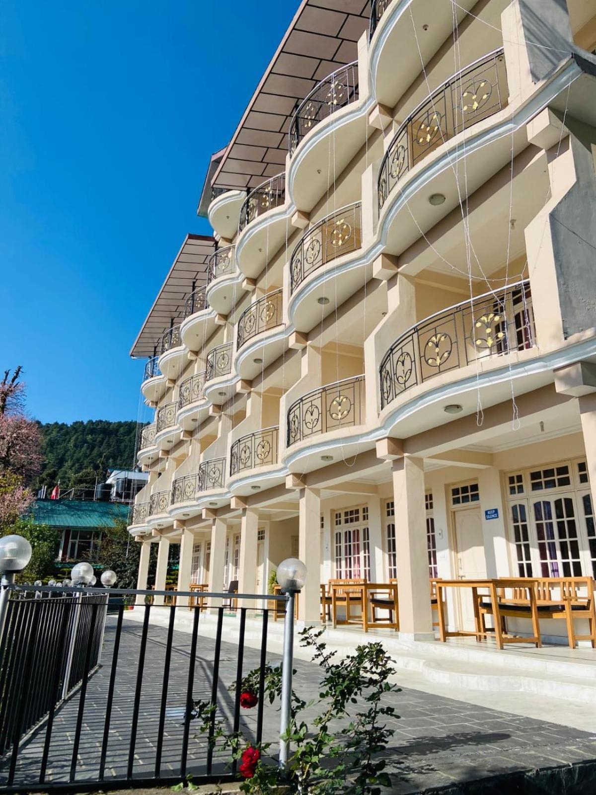 Sky Pie Hotel Дхарамсала Екстериор снимка